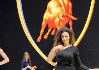 Hôtesse Mondial 2012 stand Lamborghini